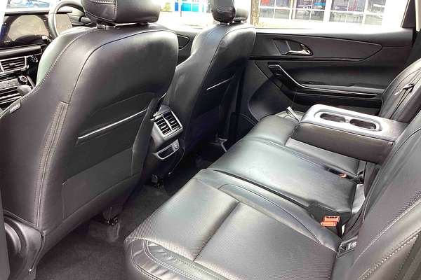 2025 Mahindra XUV700 AX7L