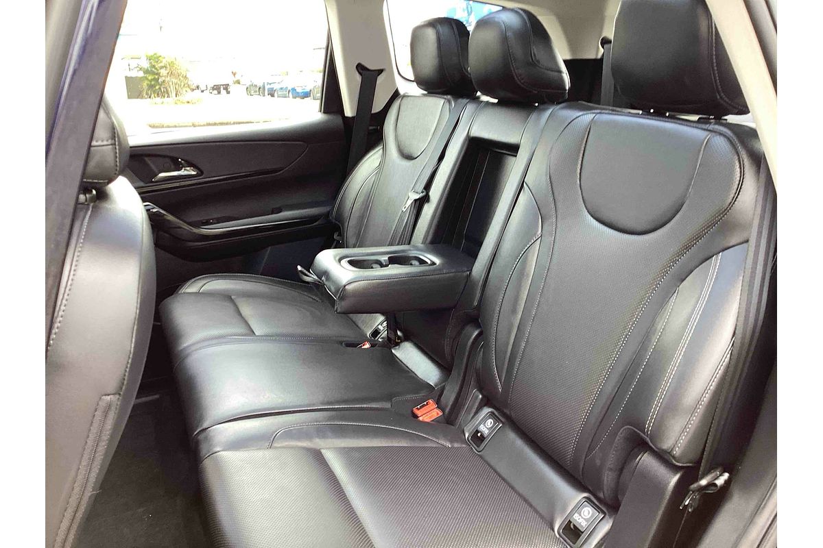 2025 Mahindra XUV700 AX7L