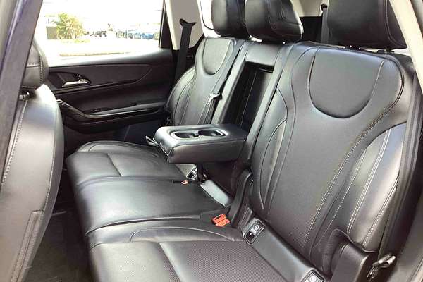 2025 Mahindra XUV700 AX7L