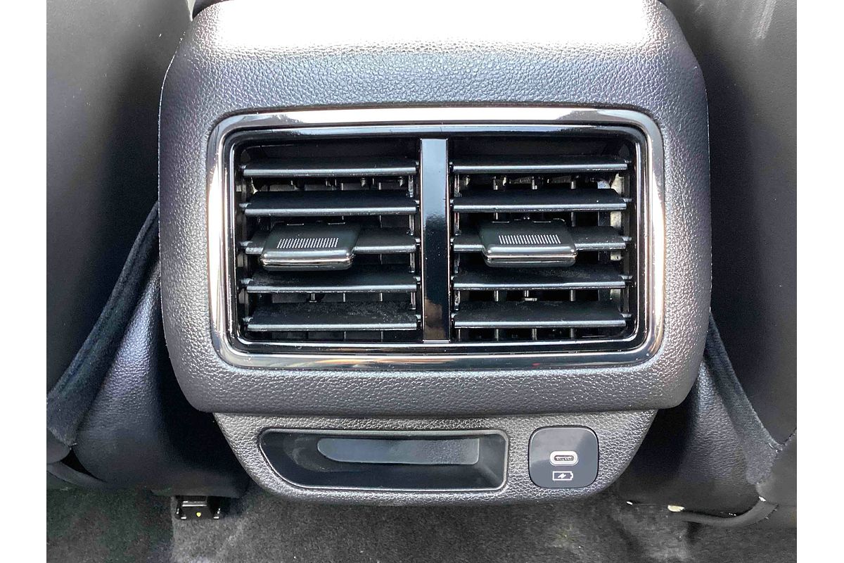 2025 Mahindra XUV700 AX7L