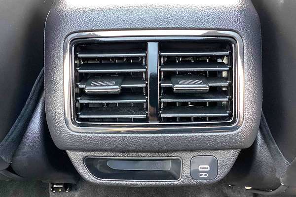 2025 Mahindra XUV700 AX7L