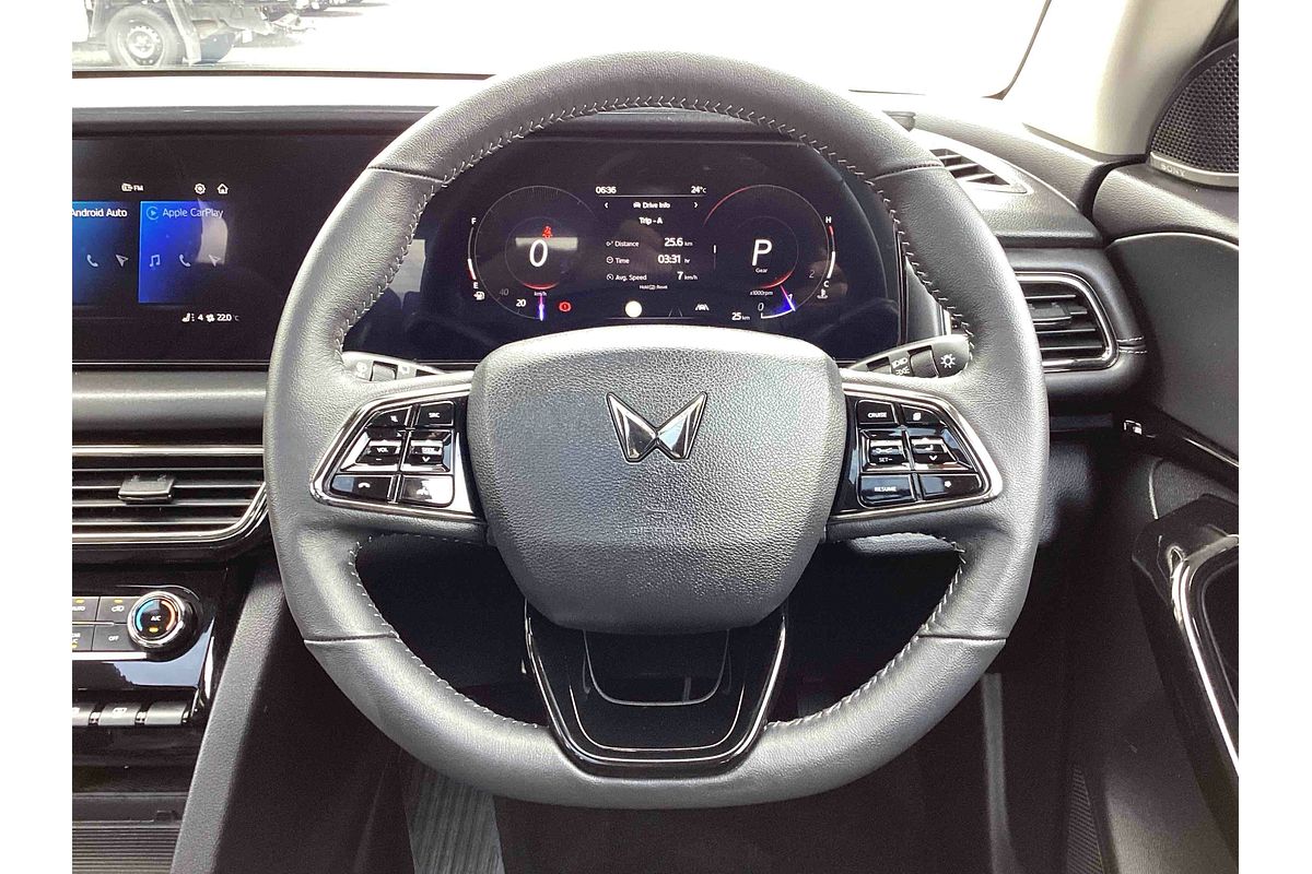 2025 Mahindra XUV700 AX7L