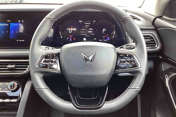 2025 Mahindra XUV700 AX7L