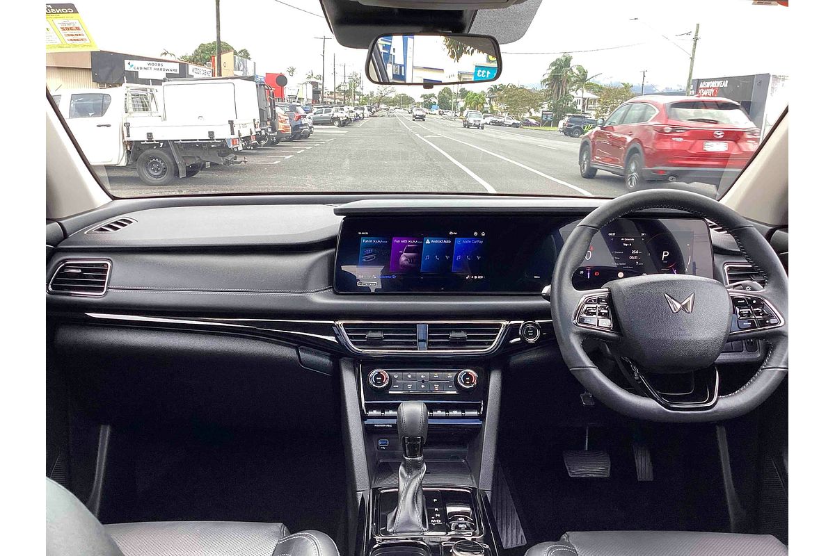 2025 Mahindra XUV700 AX7L