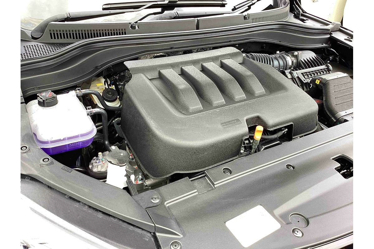 2025 Mahindra XUV700 AX7L