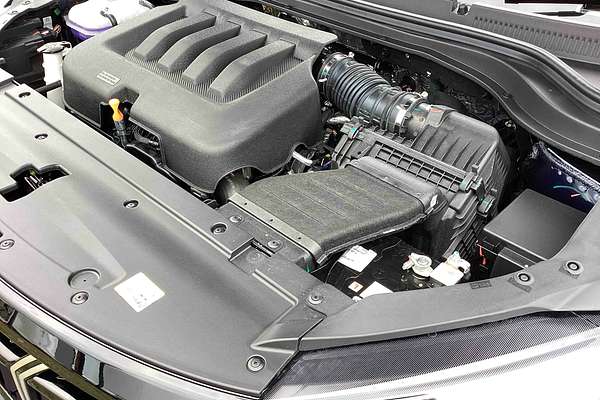 2025 Mahindra XUV700 AX7L