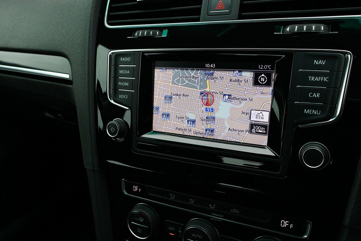 2014 Volkswagen Golf 103TSI Highline 7