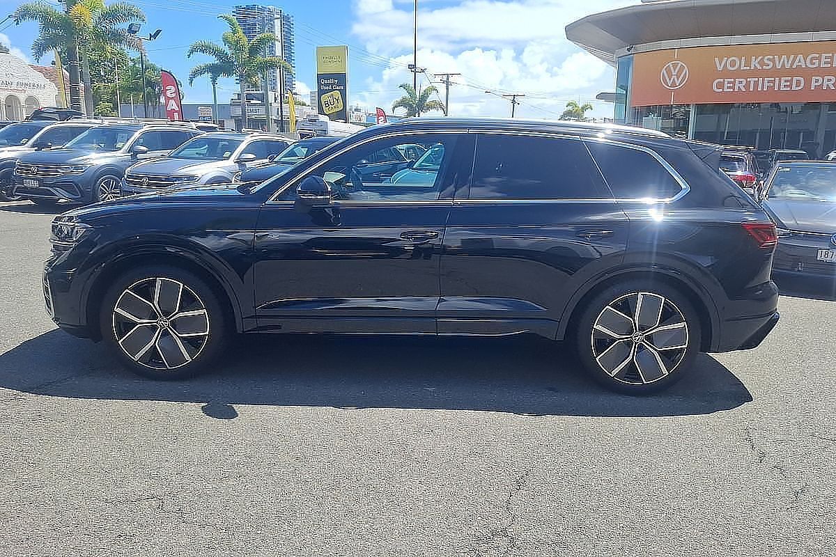2024 Volkswagen Touareg 210TDI R-Line RC