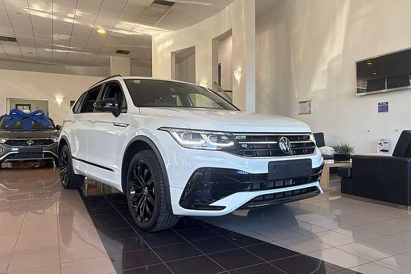 2024 Volkswagen Tiguan Wolfsburg Edition Allspace 5N