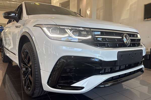 2024 Volkswagen Tiguan Wolfsburg Edition Allspace 5N