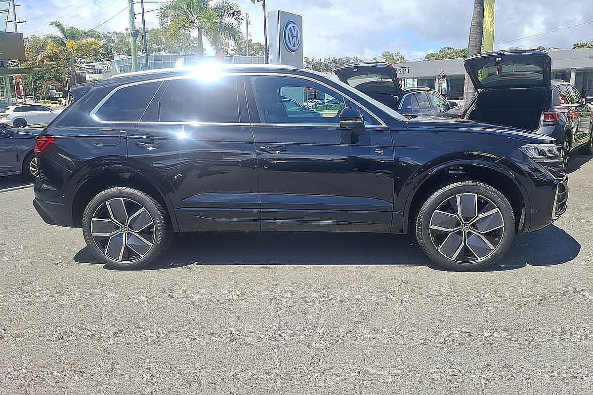 2024 Volkswagen Touareg 210TDI R-Line RC