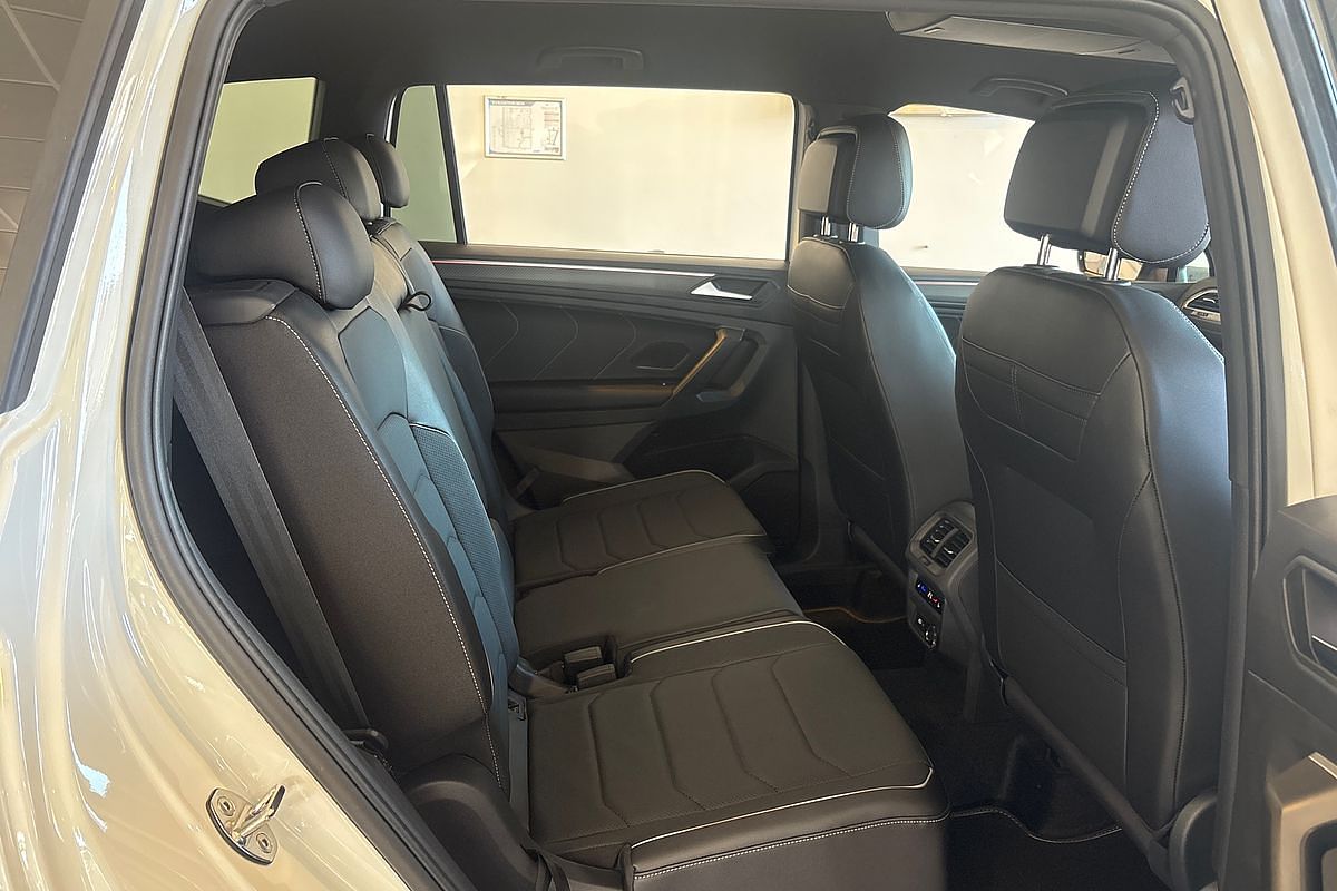 2024 Volkswagen Tiguan Wolfsburg Edition Allspace 5N