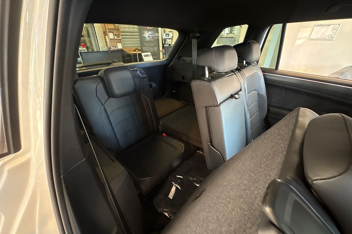 2024 Volkswagen Tiguan Wolfsburg Edition Allspace 5N
