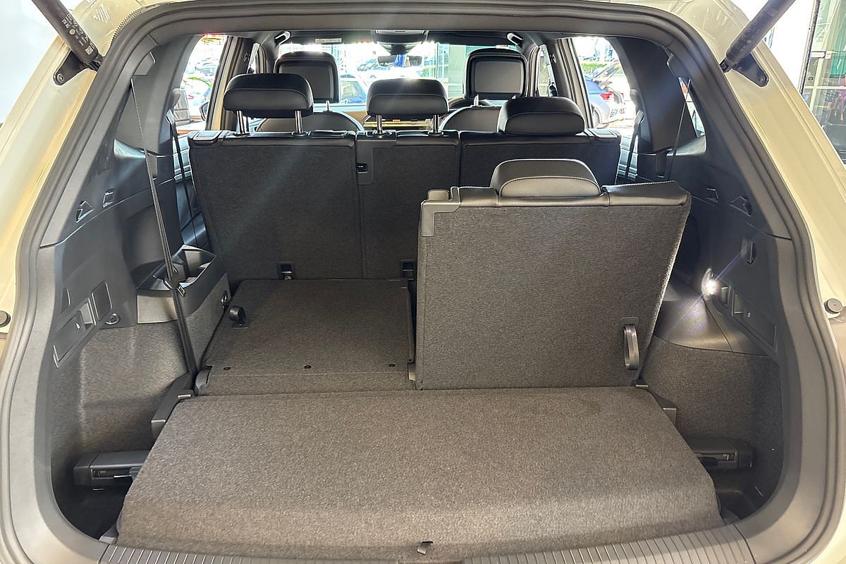 2024 Volkswagen Tiguan Wolfsburg Edition Allspace 5N