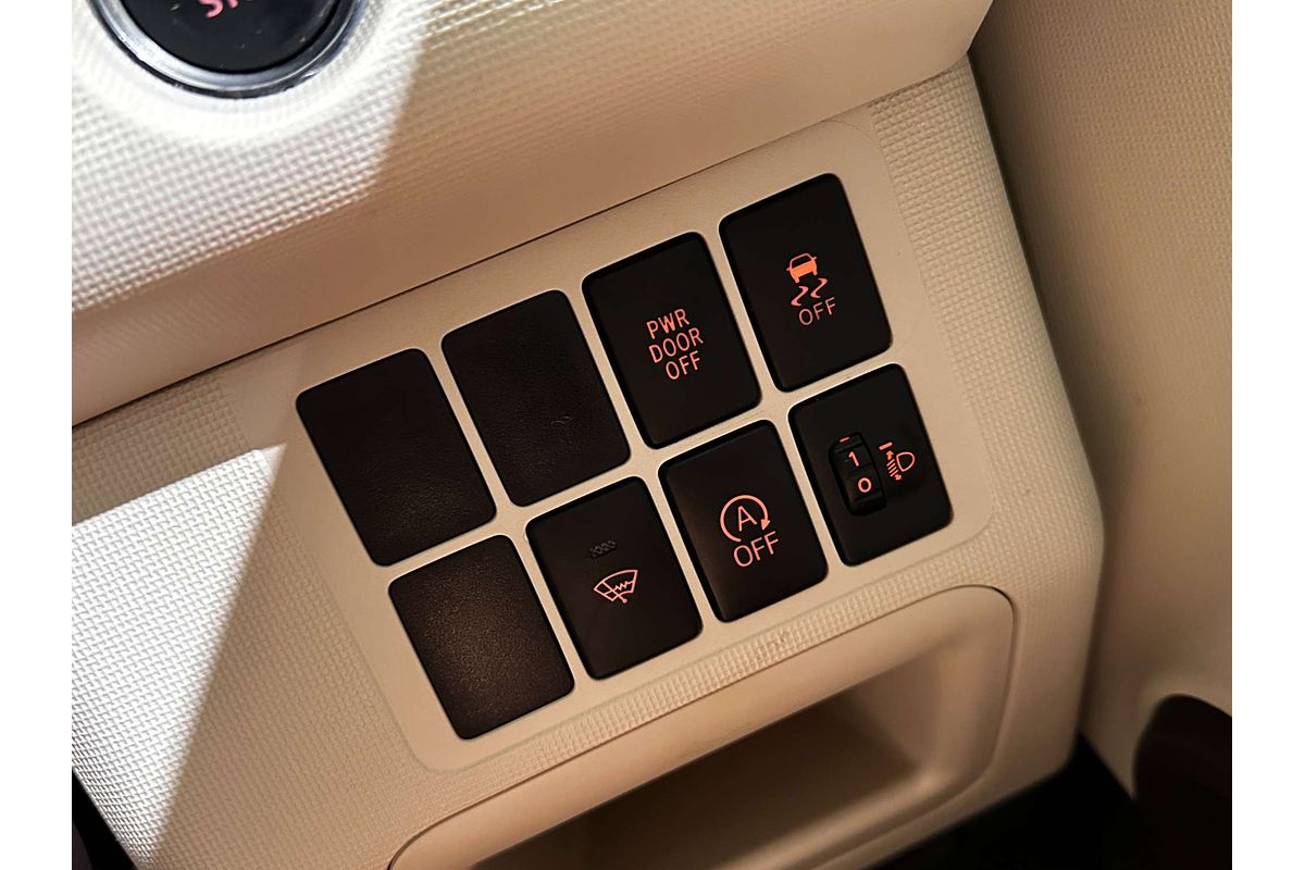 2015 Toyota Porte (No Badge) NSP141