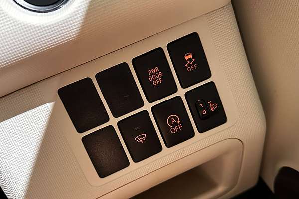 2015 Toyota Porte (No Badge) NSP141