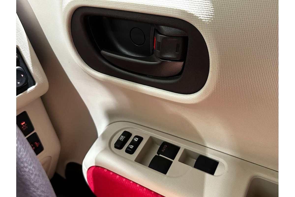 2015 Toyota Porte (No Badge) NSP141