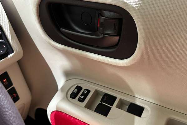2015 Toyota Porte (No Badge) NSP141