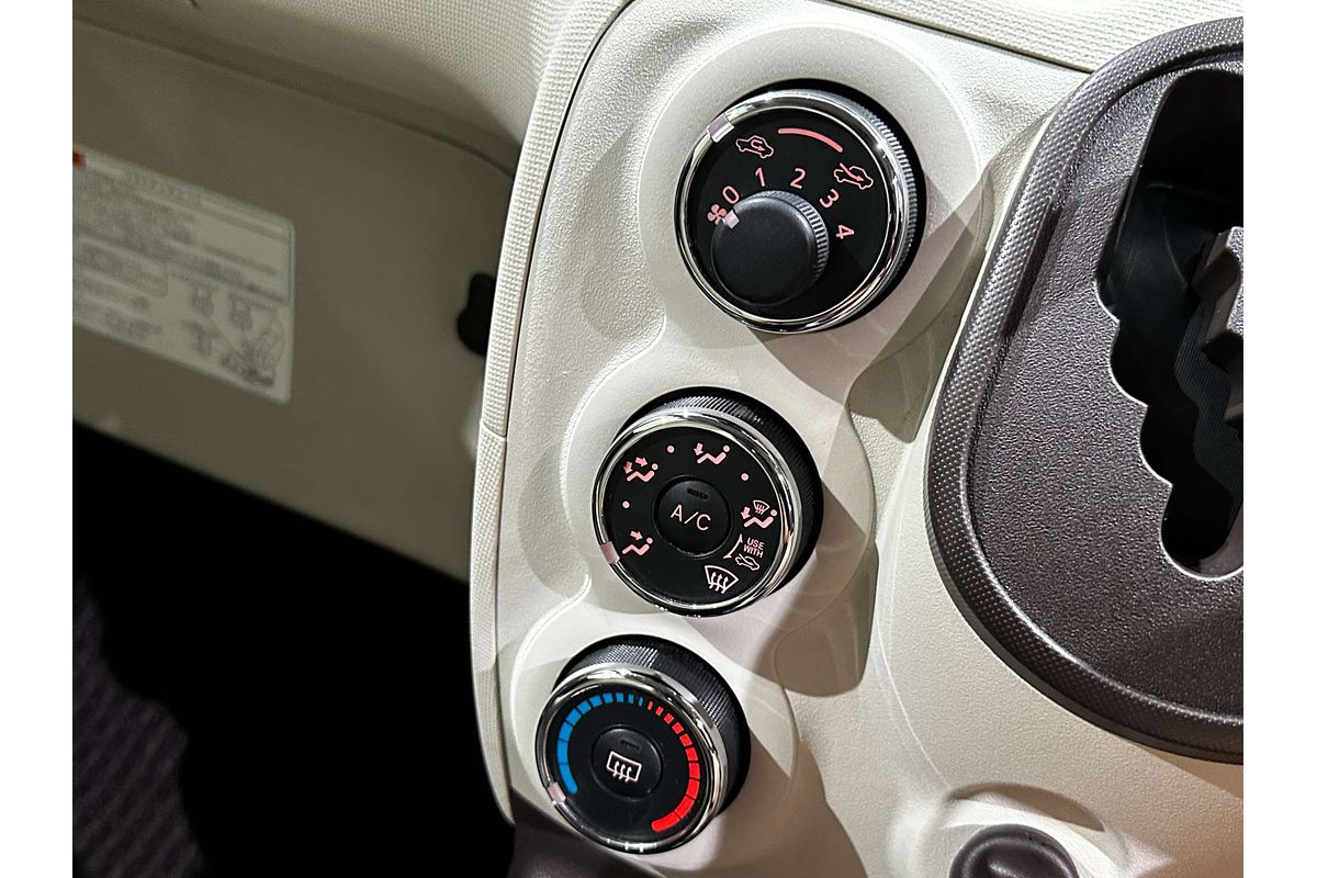 2015 Toyota Porte (No Badge) NSP141