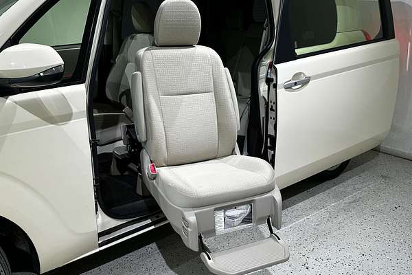 2015 Toyota Porte (No Badge) NSP141