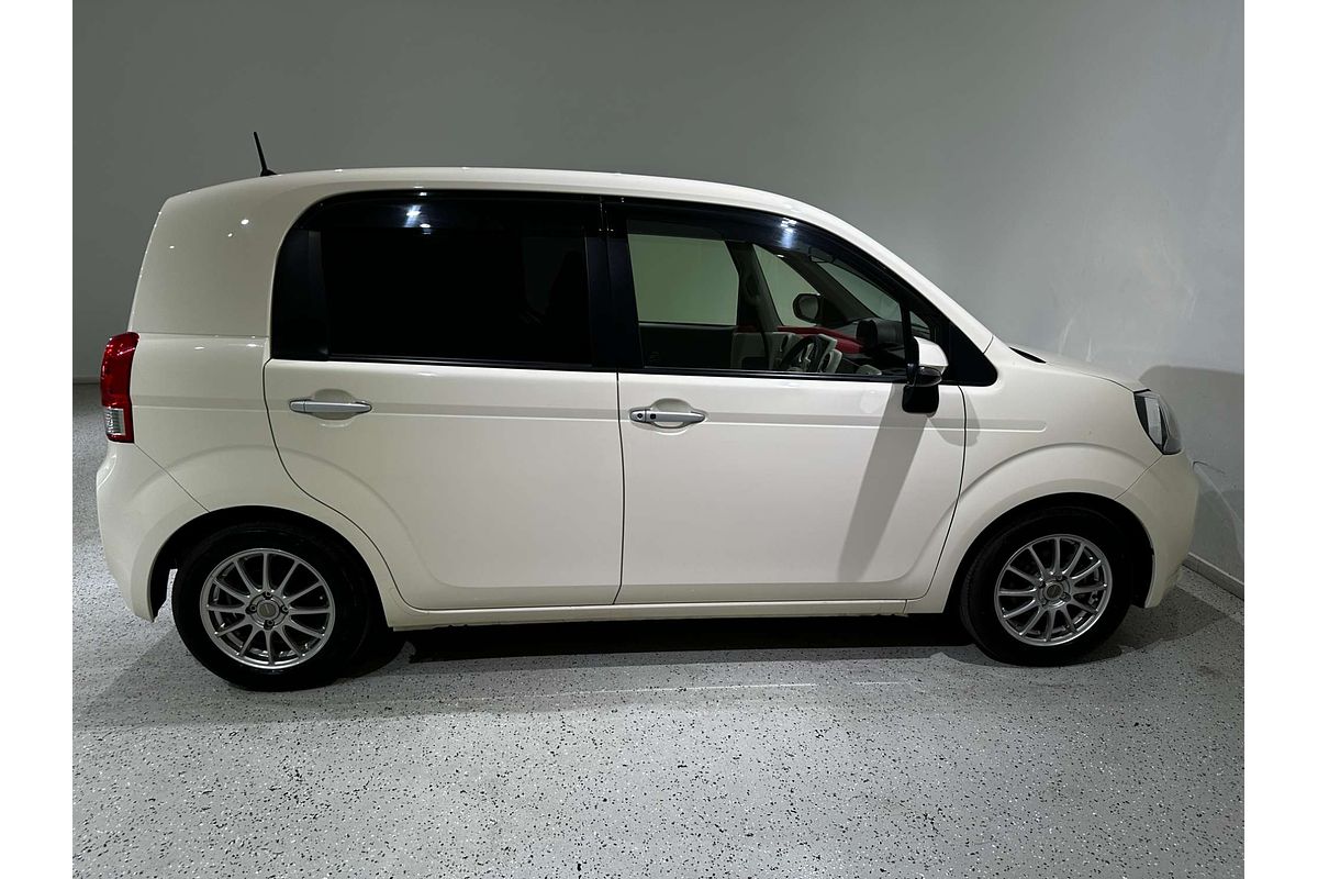 2015 Toyota Porte (No Badge) NSP141