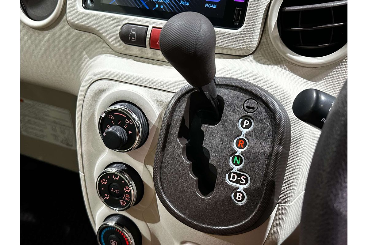 2015 Toyota Porte (No Badge) NSP141