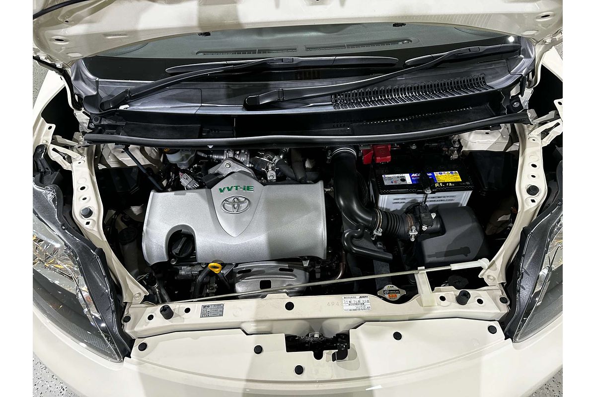 2015 Toyota Porte (No Badge) NSP141