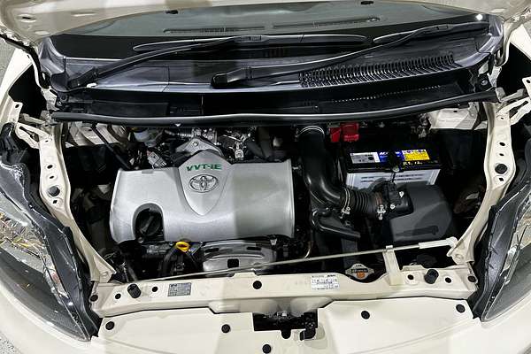 2015 Toyota Porte (No Badge) NSP141