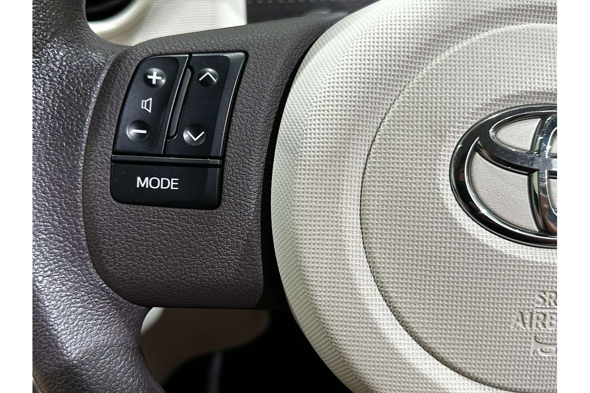 2015 Toyota Porte (No Badge) NSP141