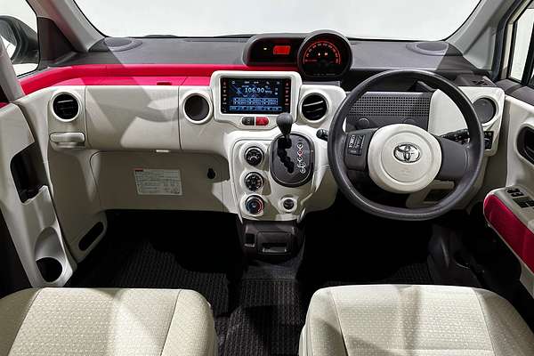 2015 Toyota Porte (No Badge) NSP141
