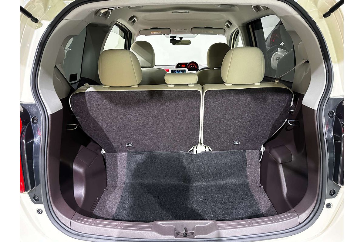 2015 Toyota Porte (No Badge) NSP141