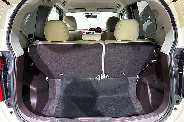 2015 Toyota Porte (No Badge) NSP141