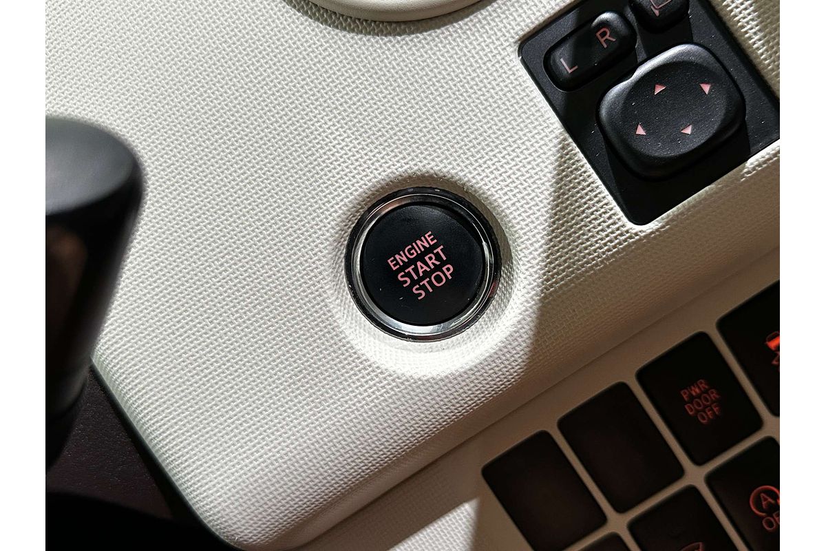 2015 Toyota Porte (No Badge) NSP141