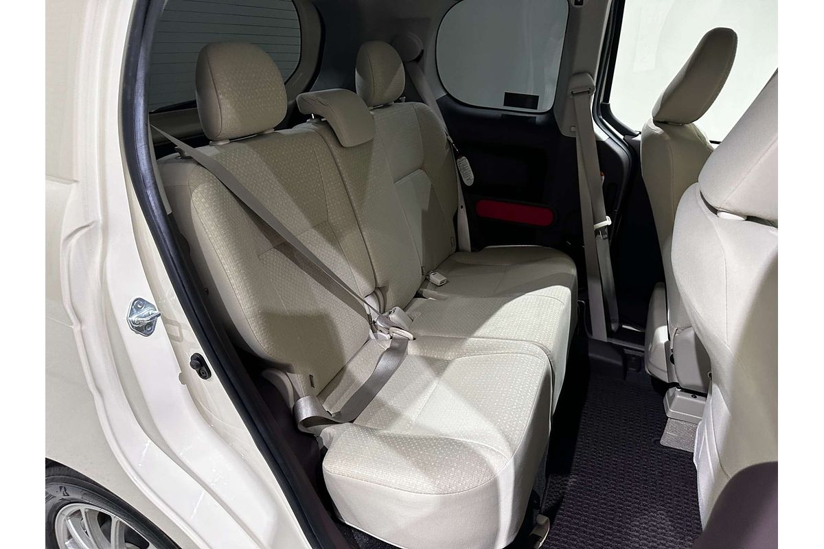 2015 Toyota Porte (No Badge) NSP141