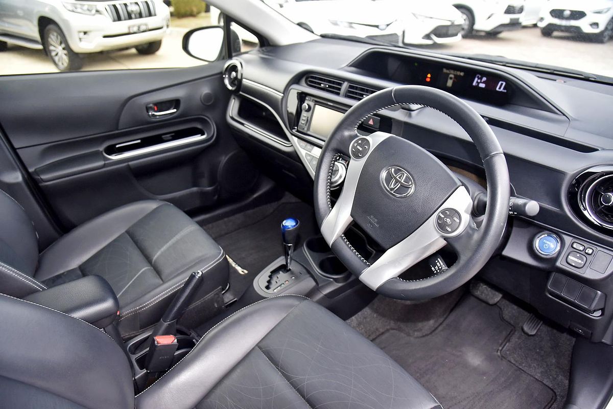 2015 Toyota Prius C i-Tech NHP10R