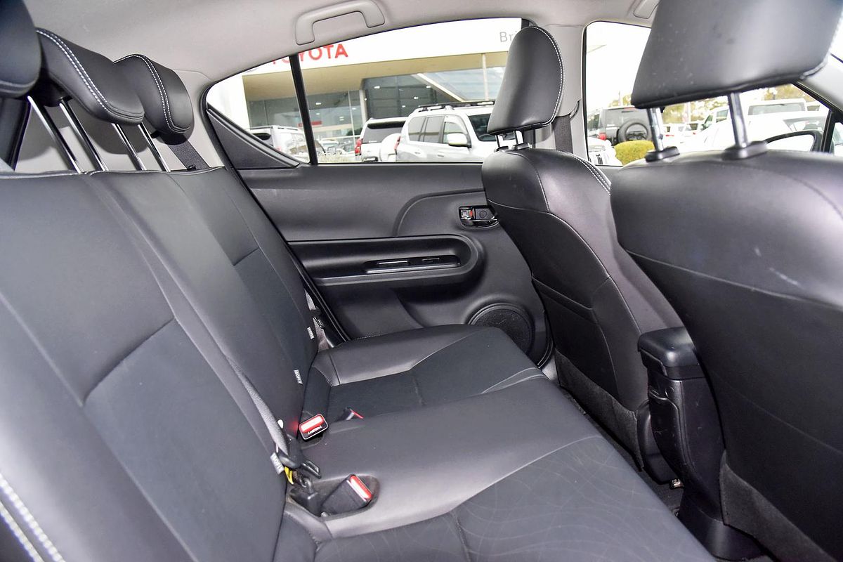 2015 Toyota Prius C i-Tech NHP10R