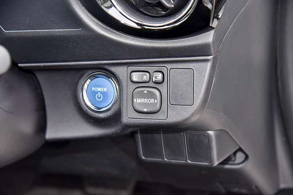 2015 Toyota Prius C i-Tech NHP10R