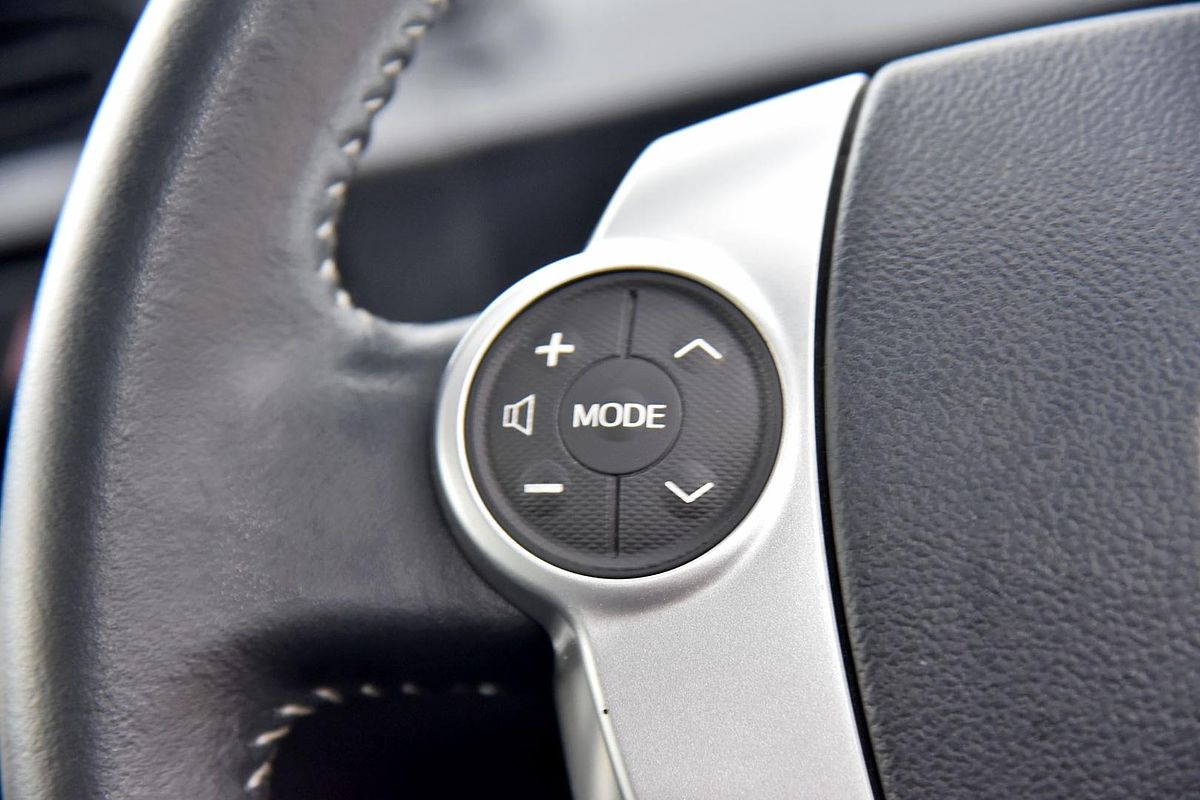 2015 Toyota Prius C i-Tech NHP10R