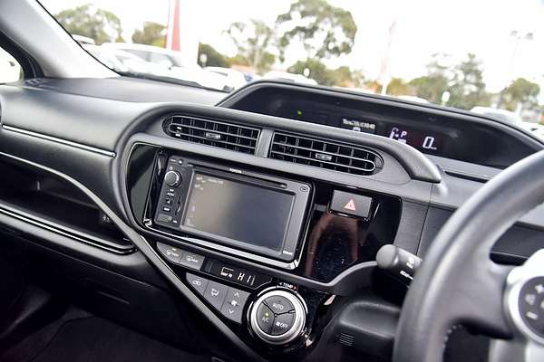 2015 Toyota Prius C i-Tech NHP10R