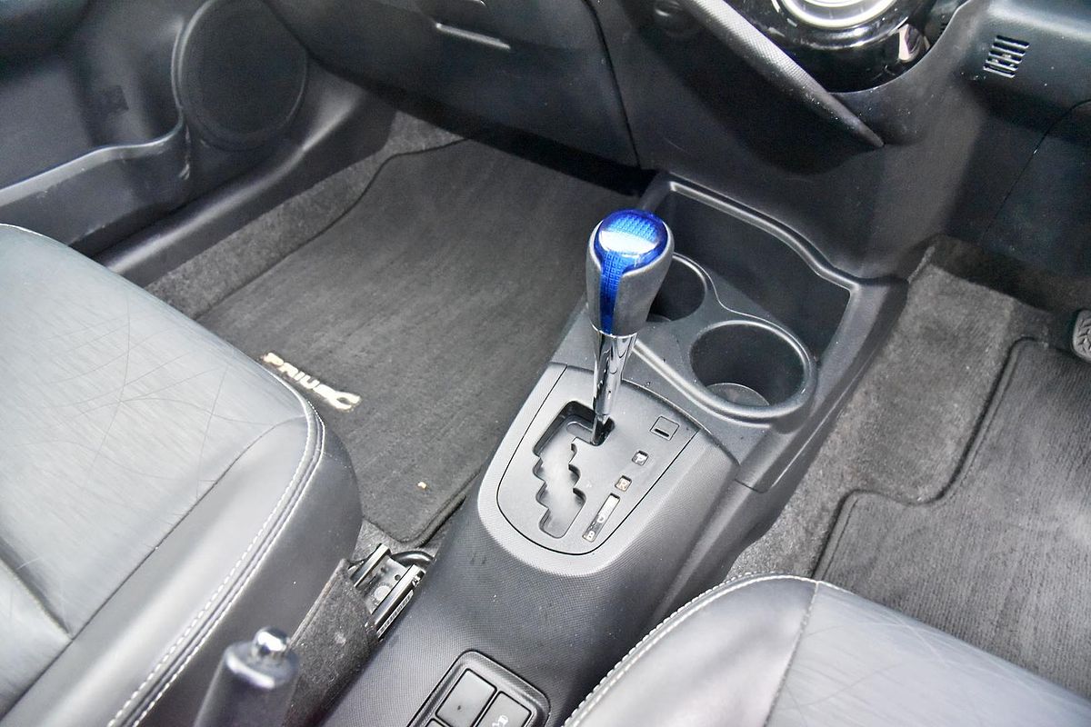 2015 Toyota Prius C i-Tech NHP10R