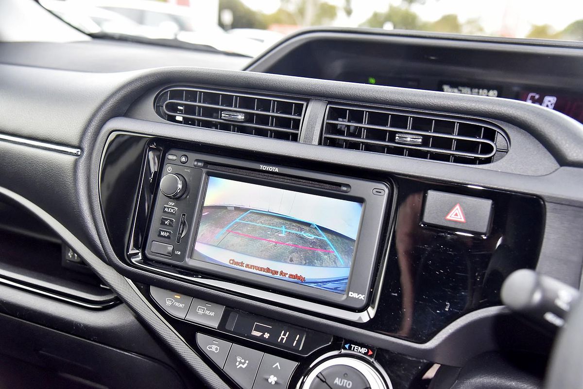 2015 Toyota Prius C i-Tech NHP10R