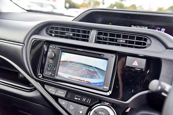 2015 Toyota Prius C i-Tech NHP10R