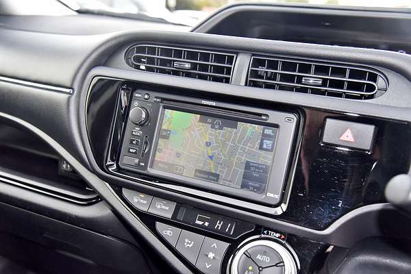 2015 Toyota Prius C i-Tech NHP10R
