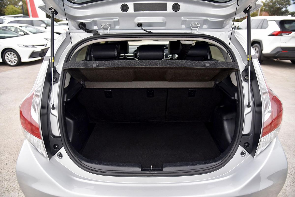 2015 Toyota Prius C i-Tech NHP10R