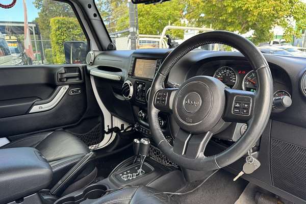 2013 Jeep Wrangler Overland (4x4) JK MY13