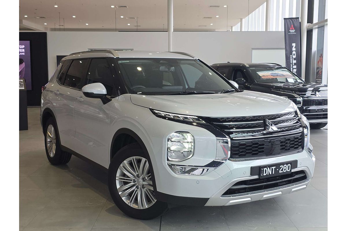 2024 Mitsubishi Outlander LS ZM