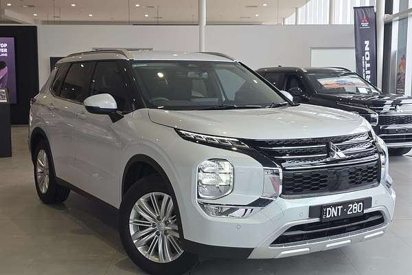 2024 Mitsubishi Outlander LS ZM