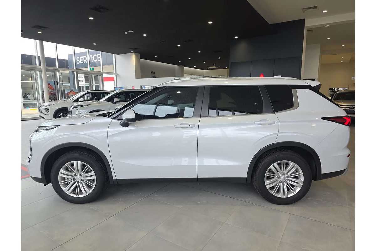 2024 Mitsubishi Outlander LS ZM