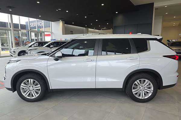 2024 Mitsubishi Outlander LS ZM