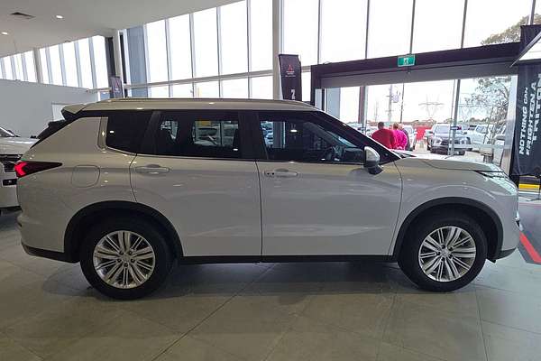 2024 Mitsubishi Outlander LS ZM